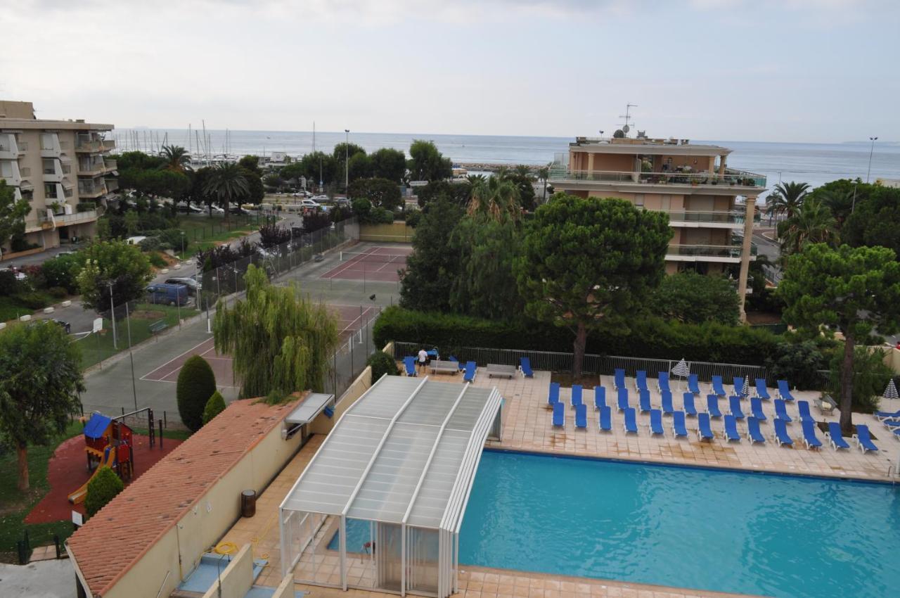 Inter-Residences Heliotel Marine Saint-Laurent-du-Var Buitenkant foto